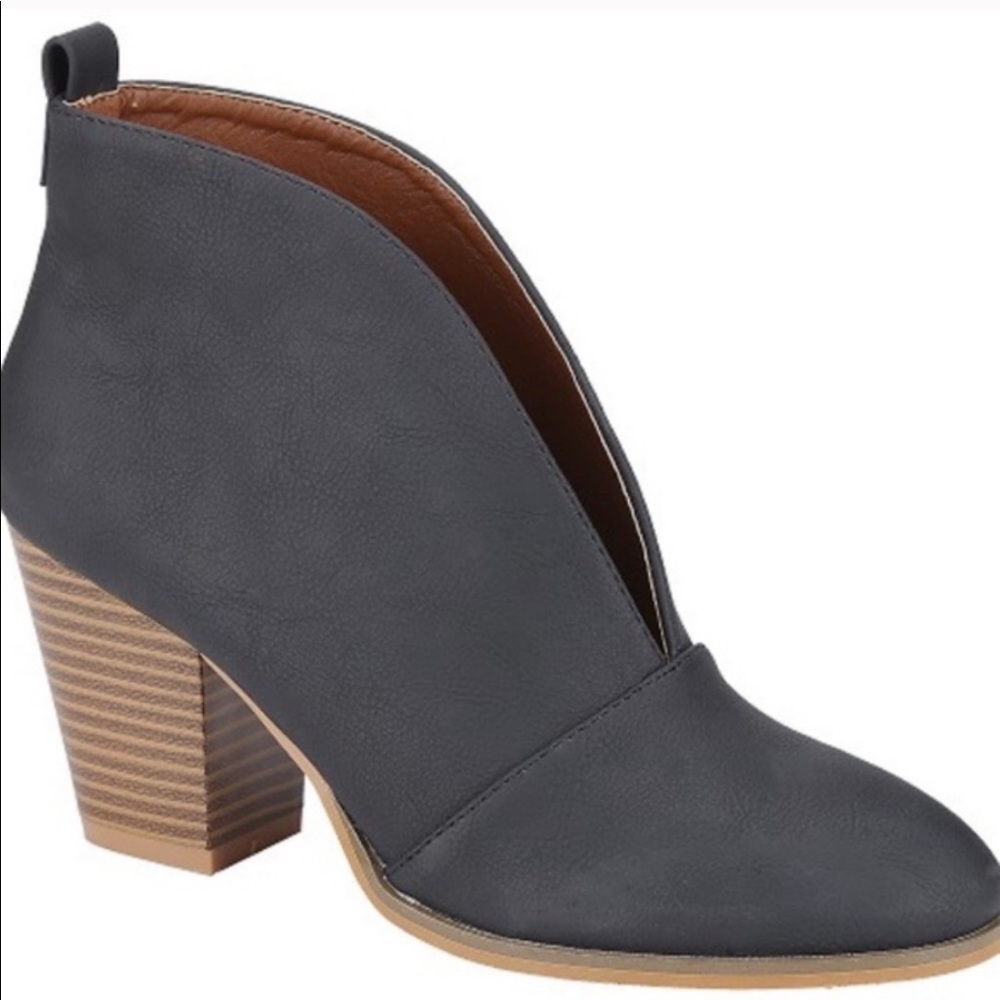 Women's Black Slit Booties | 𝓵𝓪𝓼𝓽 𝓸𝓷𝓮 SZ 8 - Picture 3 of 4